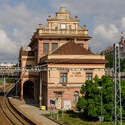 Bahnhofsgebäude vor dem Hotel Victoria : !Moped-Touren, 2017.4-Laender, 2017.4-Länder, Europa, Europe, Moped-Touren, Pilsen, Tschechien