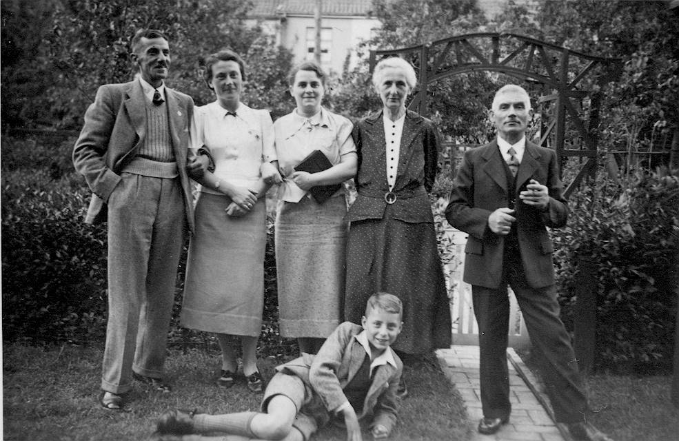 Gruppenfoto im Garten Lindenstraße