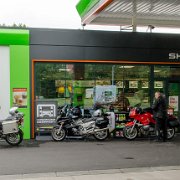 Treffpunkt, Tank und Kaffeepause bei HEM in Witzenhausen : !Moped-Touren, 2017.4-Laender, 2017.4-Länder, Deutschland, Europa, Europe, Germany, Hessen, Max-Planck-Schule, Moped-Touren, Norbert Brüchle, Ulrich Kossack, Werner Probst, Witzenhausen