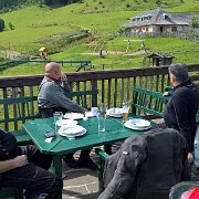 Kaffee und Kuchen im Berghotel Arthurhaus : !Moped-Touren, 2017.4-Laender, 2017.4-Länder, Europa, Europe, Max-Planck-Schule, Moped-Touren, Mühlbach am Hochkönig, Norbert Brüchle, Salzburg, Ulrich Kossack, Werner Probst, Österreich