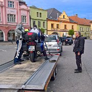 Motorschaden und Abtransport in Netolice : !Moped-Touren, 2017.4-Laender, 2017.4-Länder, Europa, Europe, Gerd Kossack, Max-Planck-Schule, Moped-Touren, Netolice, Tschechien, Ulrich Kossack, Werner Probst